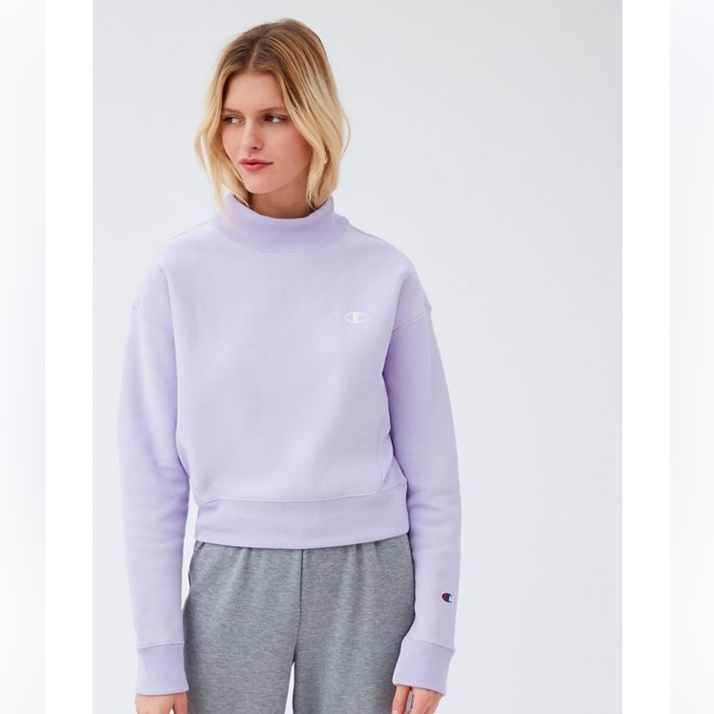 UO Exclusive Champion Women's Mock Neck Sweatshirt